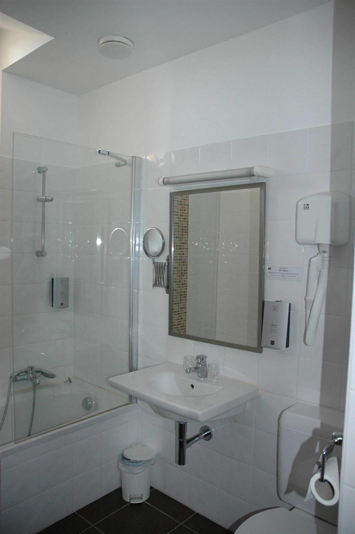Logis Hotels - Hotel Et Restaurant Les Voyageurs Tournon-d'Agenais Luaran gambar